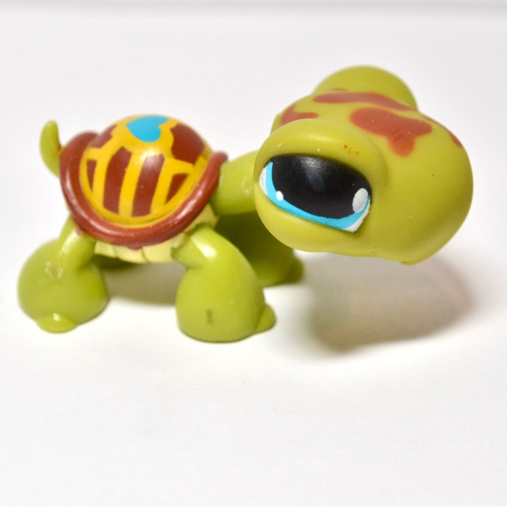 Littlest Pet Shop Authentic # 393 Green Brown Turtle Blue Eyes Heart Shell